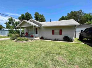 712 N 11th St, Perry, OK 73077