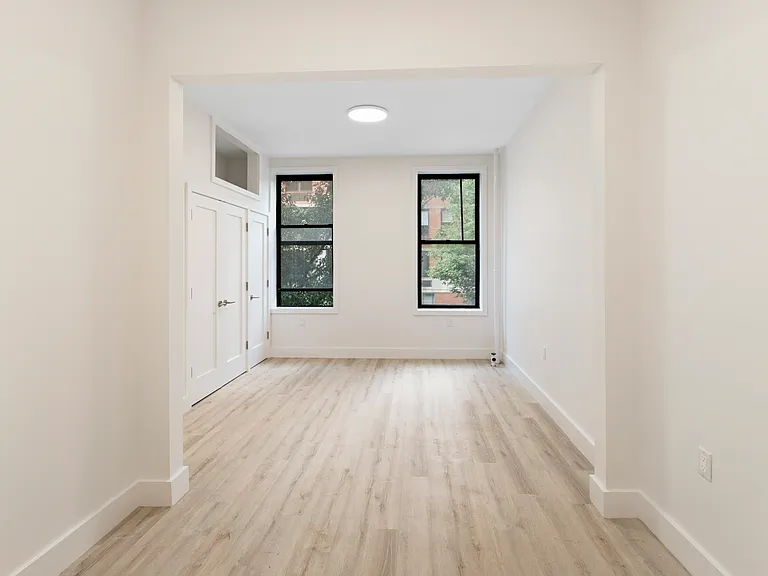 25 E 7th St #10 — Photo 6