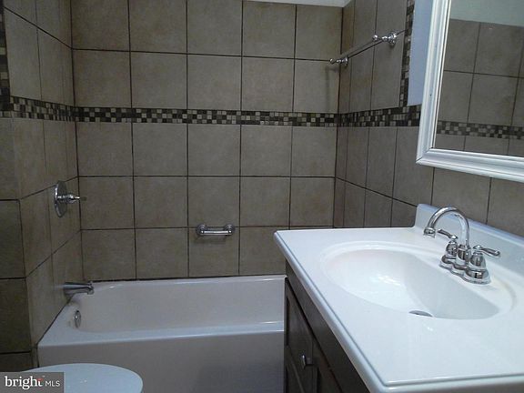 5th image of 1628 S Wilton St