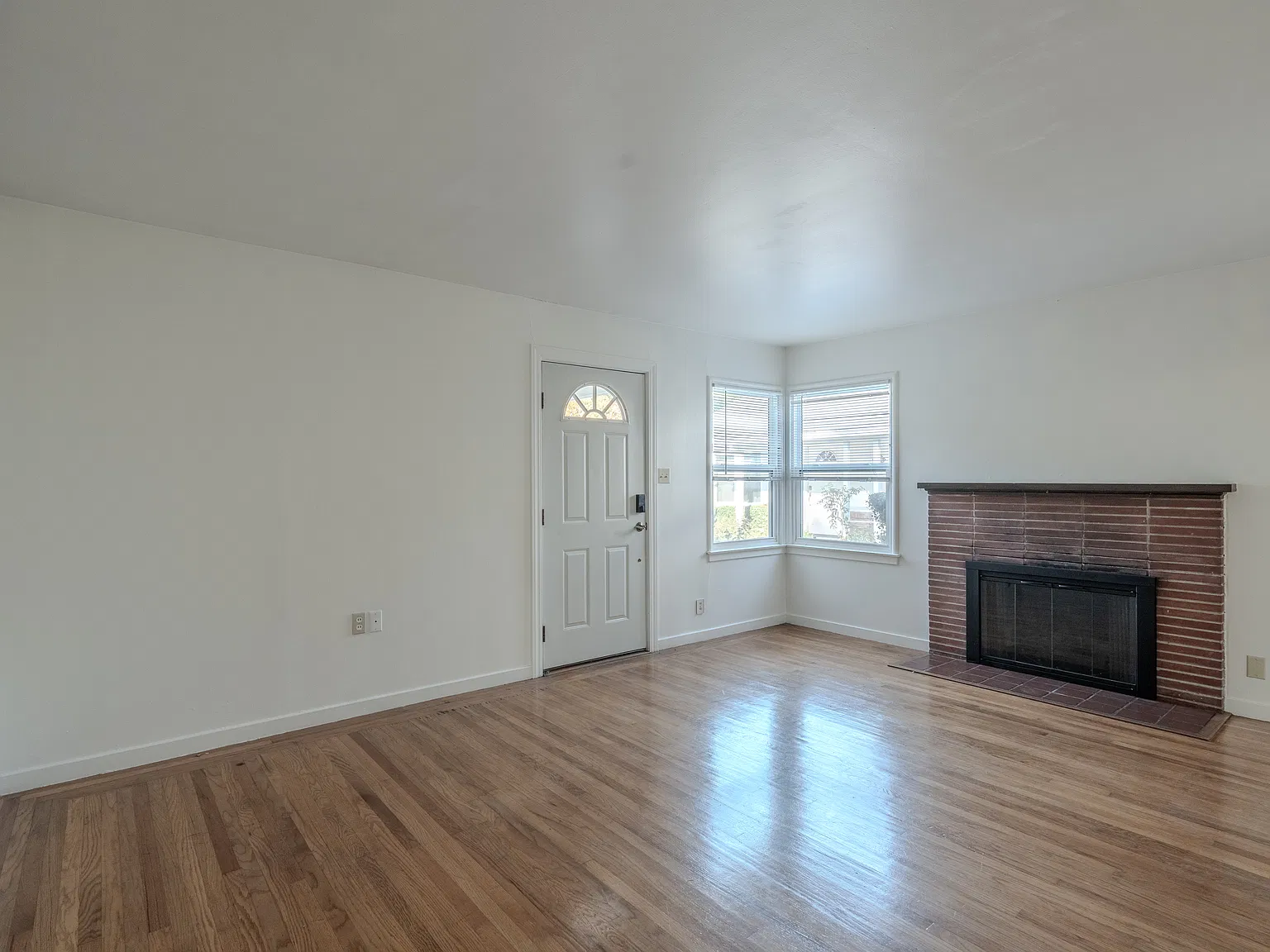 2 bed, 1.0 bath, 802 sqft, $3,650 — Photo 3