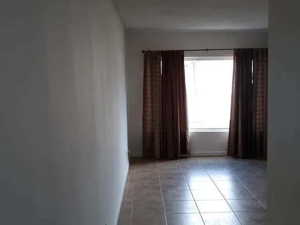 11920 Inglewood Ave #15, Hawthorne, CA 90250