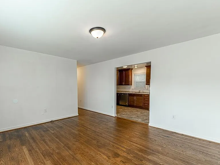 5104 Lochaven Ave — Photo 2
