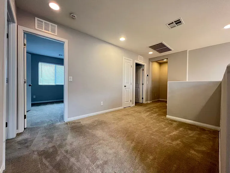 83 Greenpoint View St — Photo 11