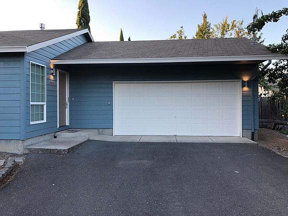 Front / Garage