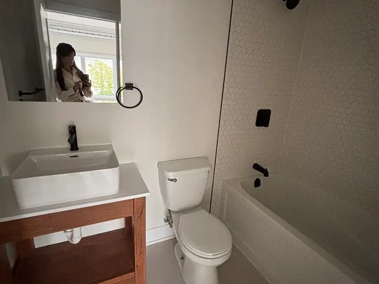 84 Eccles St #4 — Photo 12