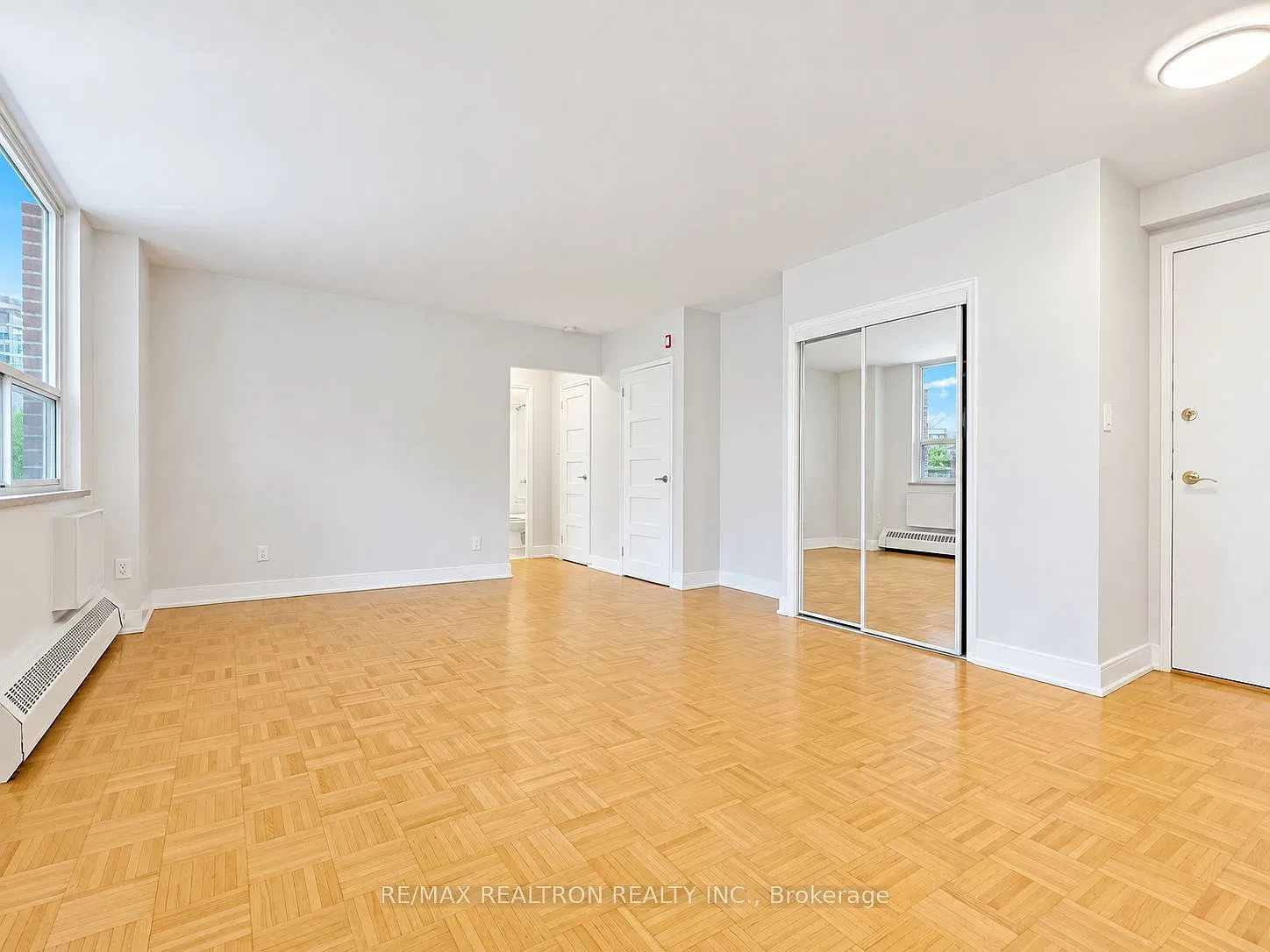 490 Eglinton Ave E — Photo 3