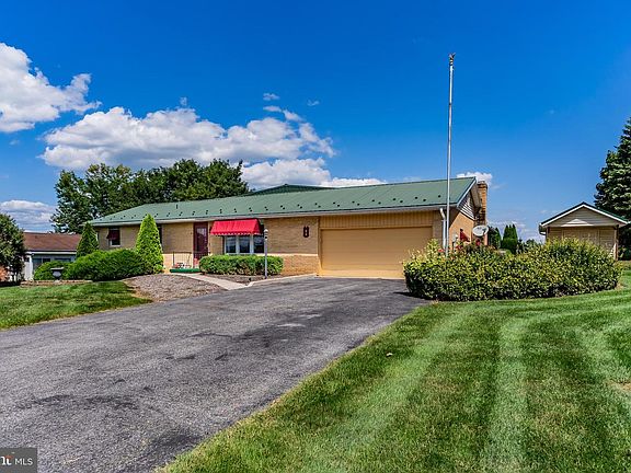 3rd image of 25 Lippizan Dr