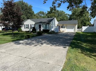 2264 Pauline Dr, Waterford, MI 48329