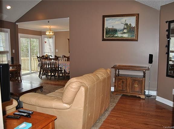 5th image of 1291 Laurel Woods Dr