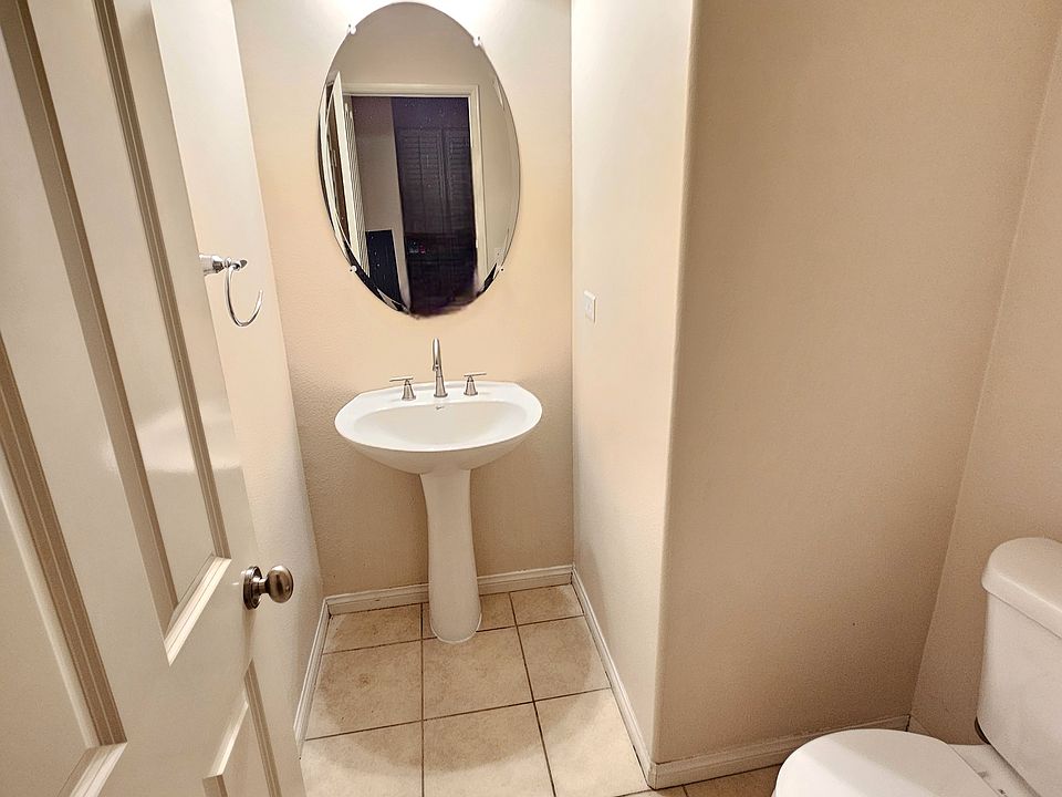 First Floor Bathroom/Sink