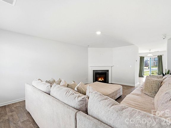 4th image of 3157 Green Apple Dr