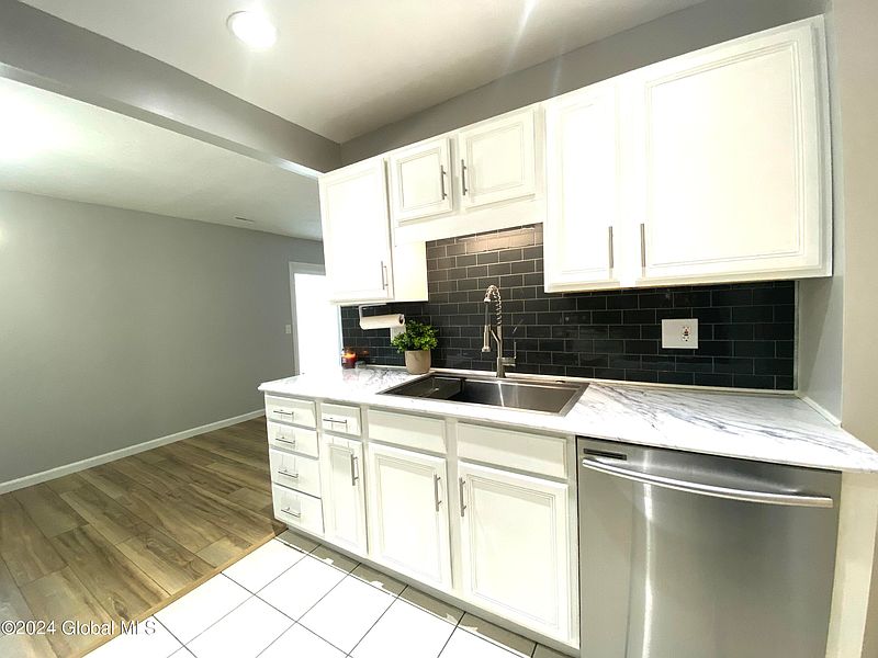 4th image of 135 Tallow Wood Drive