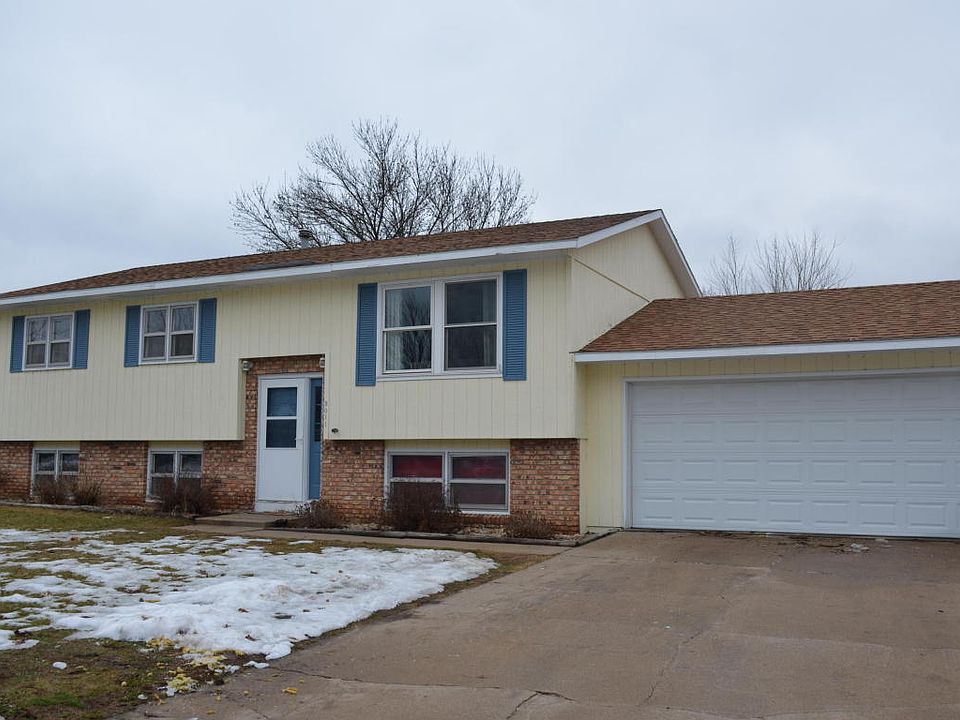 1st image of 3011 Robin Hood Dr