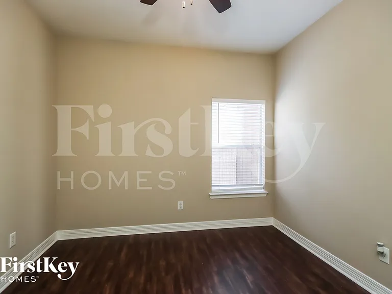 21630 Hansom Dr — Photo 11