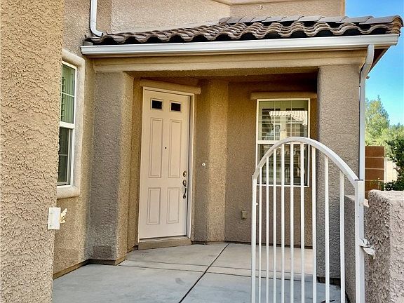 3rd image of 2209 Mountain Rail Dr