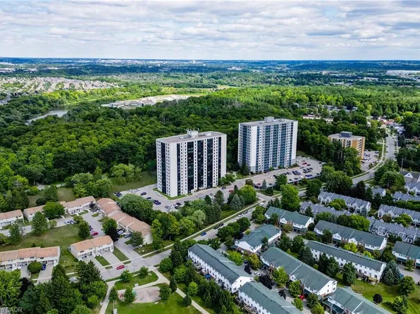 35 Green Valley Dr #1605, Kitchener, ON N2P 2A5