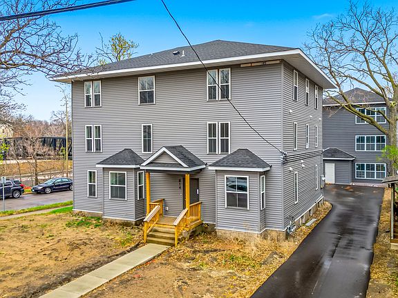 2nd image of 814 6th St SE Unit 1