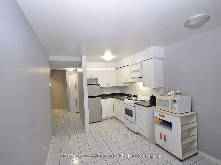 450 Maclaren St #2 — Photo 2