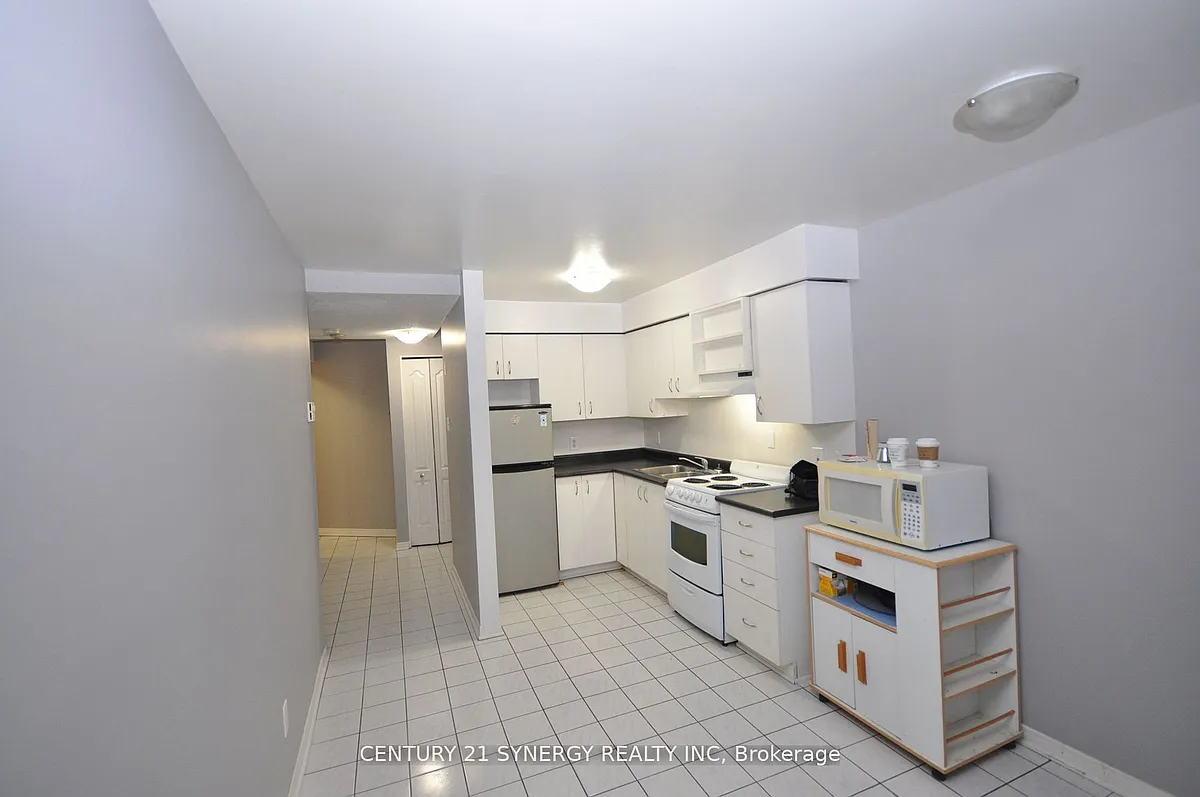 Building Photo - 450 Maclaren St #2