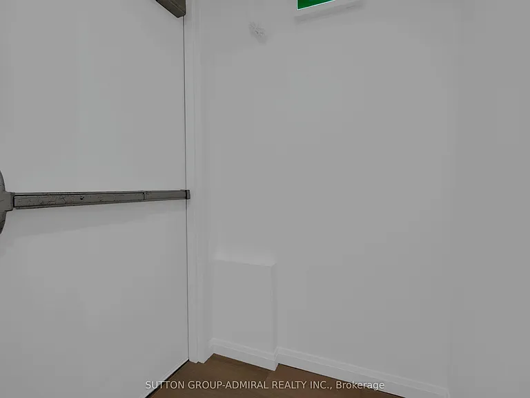 647 College St #101 — Photo 32
