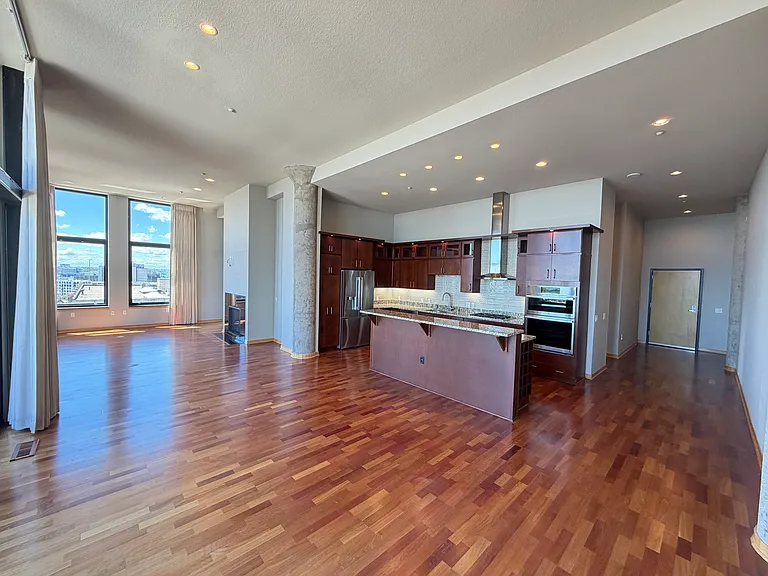 320 E Buffalo St #803 — Photo 7