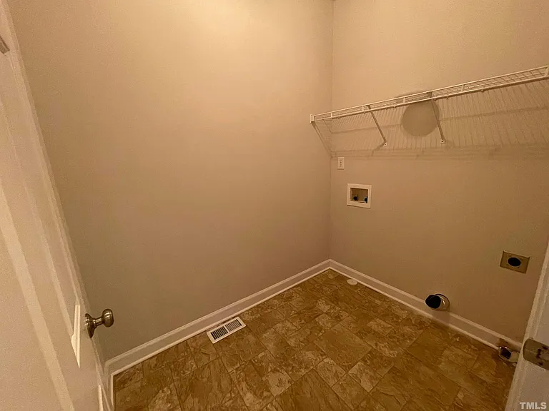112 Worthington Ct — Photo 21