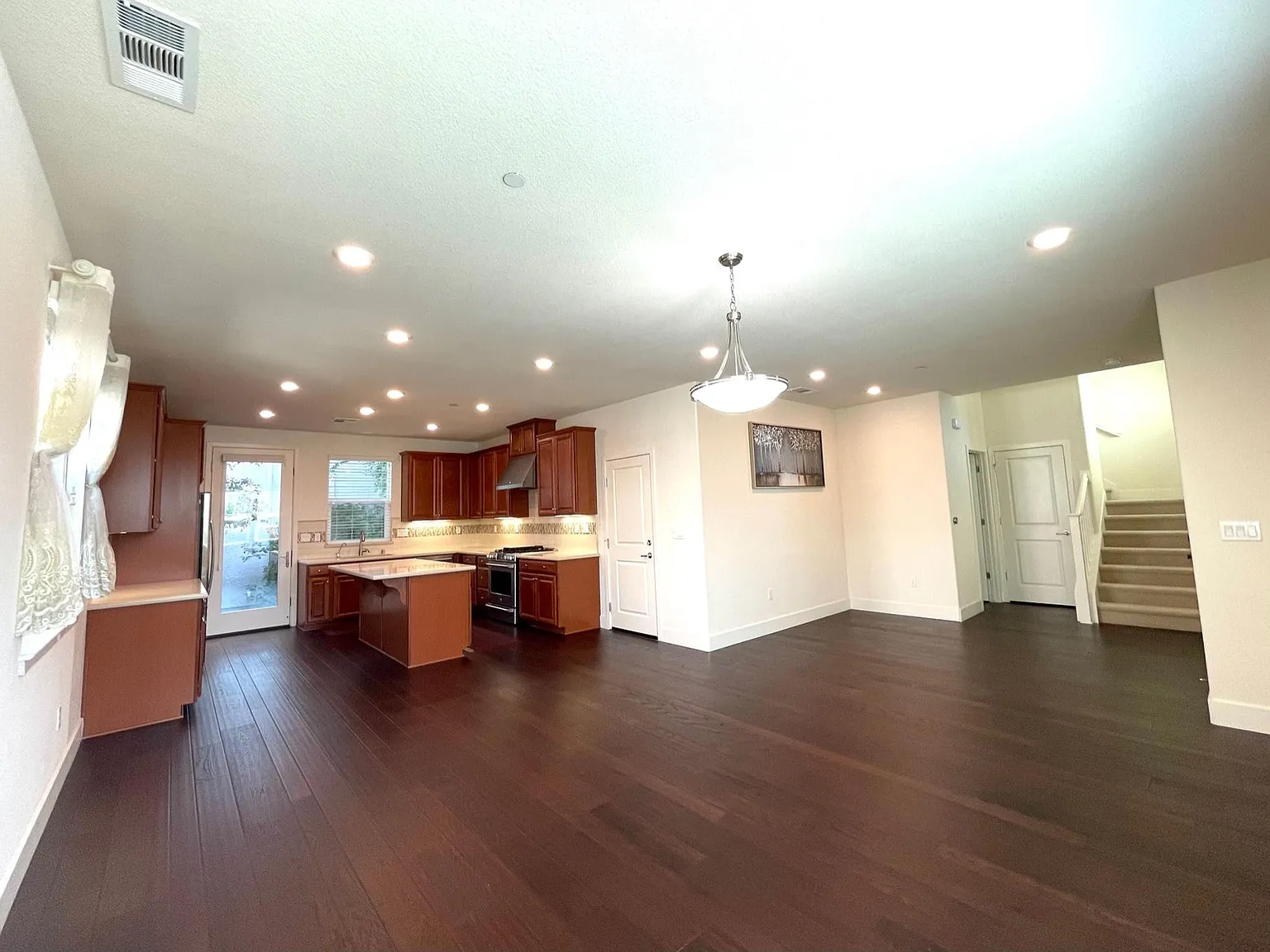 4 bed, 3.5 bath, 2327 sqft, $4,550 — Photo 4