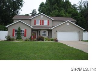 864 Chouteau Ave, Godfrey, IL 62035