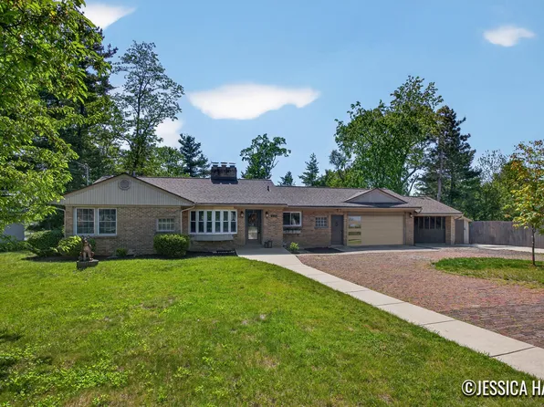 3311 Dorais Dr NE, Grand Rapids, MI 49525