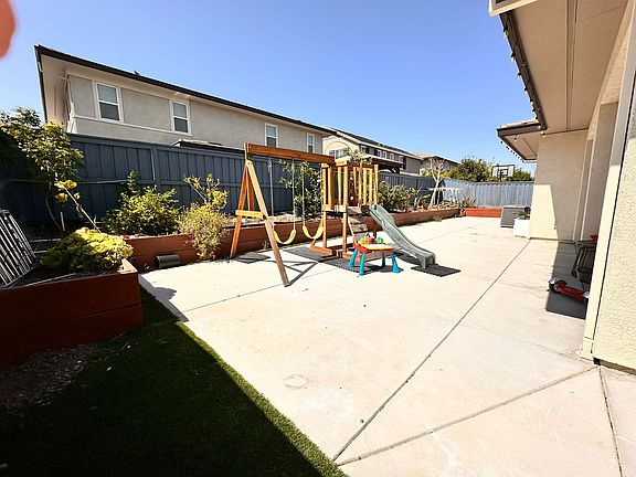 5th image of 86 E Stefano Ave