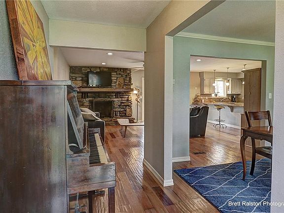 4th image of 3220 W Seminole Dr