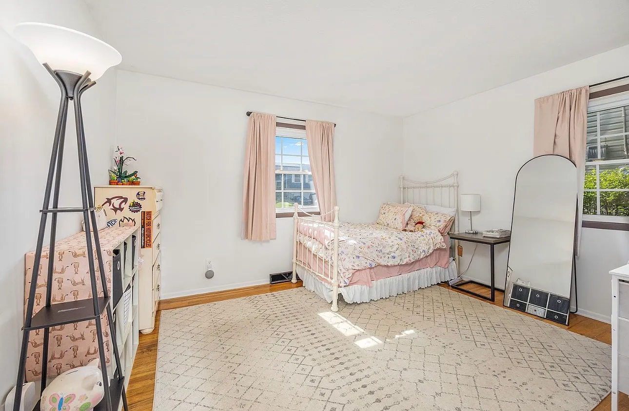 3 bed, 1310 sqft, $1,700 — Photo 4