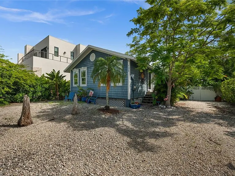 105 W Hilo St — Photo 27