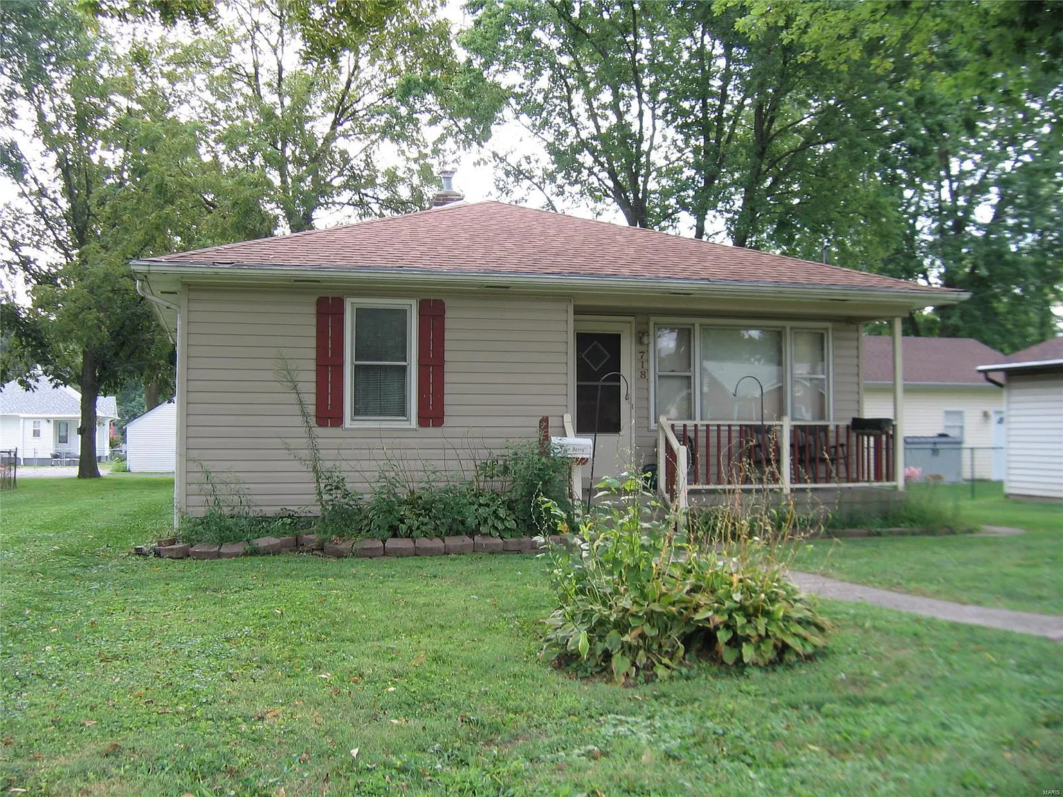 718 Summit Ave photo 1