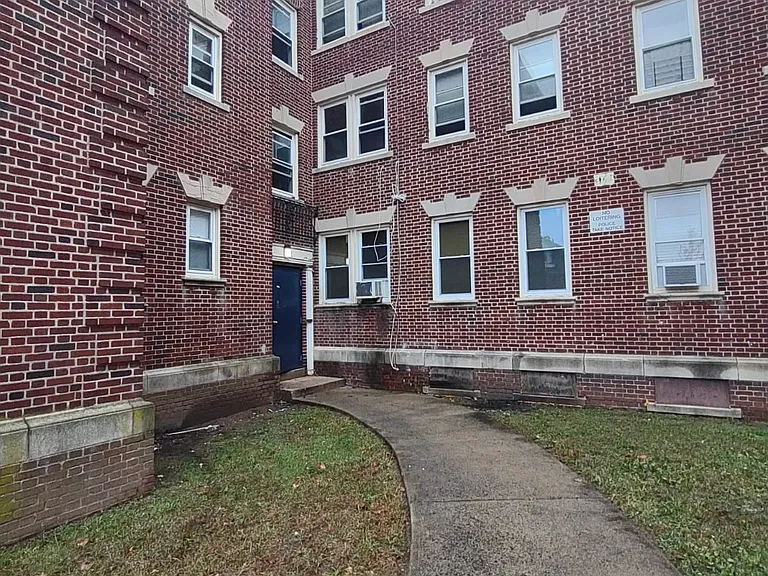 1579 Chapel St #304 — Photo 11