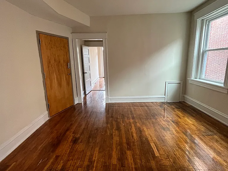 West Grace Apts — Photo 29