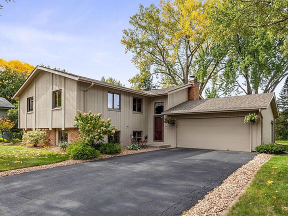 2nd image of 6805 Evergreen Ln N