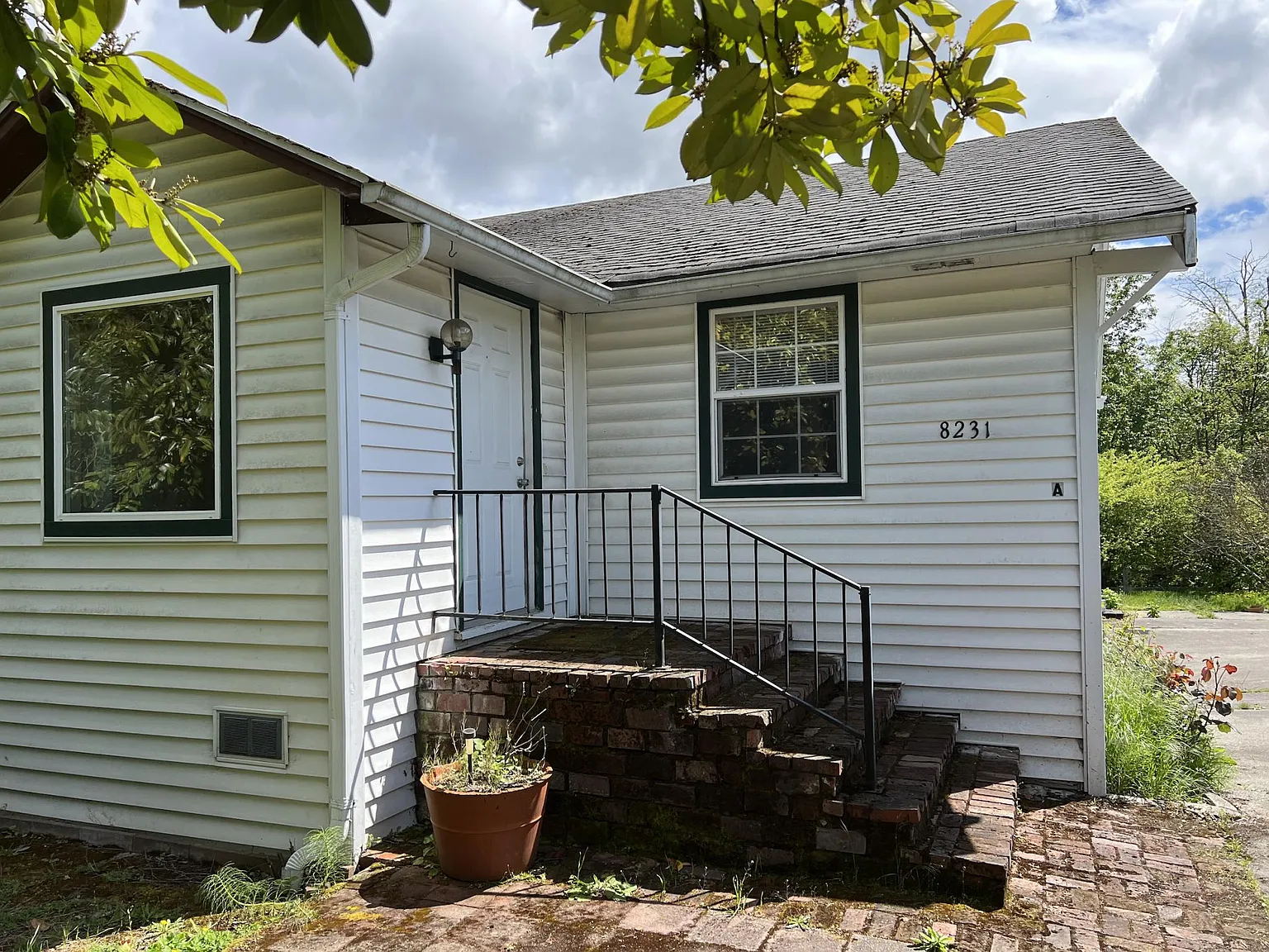 4 bed, 2500 sqft, $3,950 — Photo 1