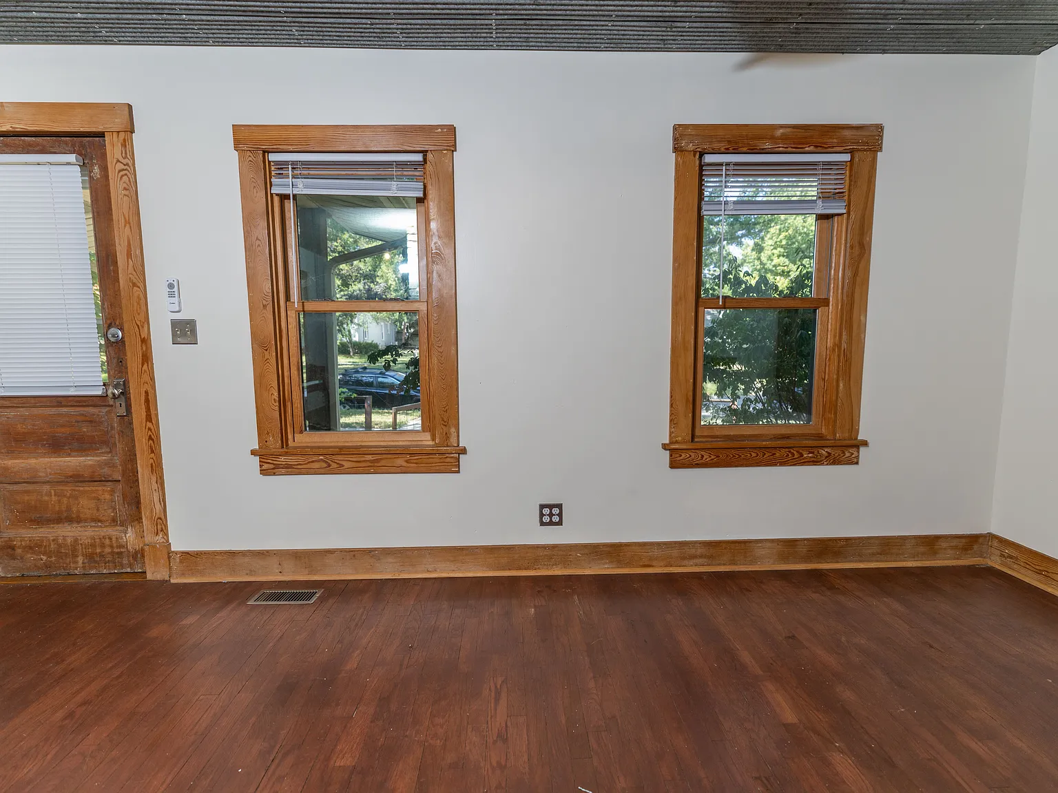 2 bed, 1200 sqft, $2,100 — Photo 3