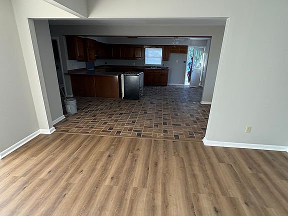 5th image of 352 Franks Dr