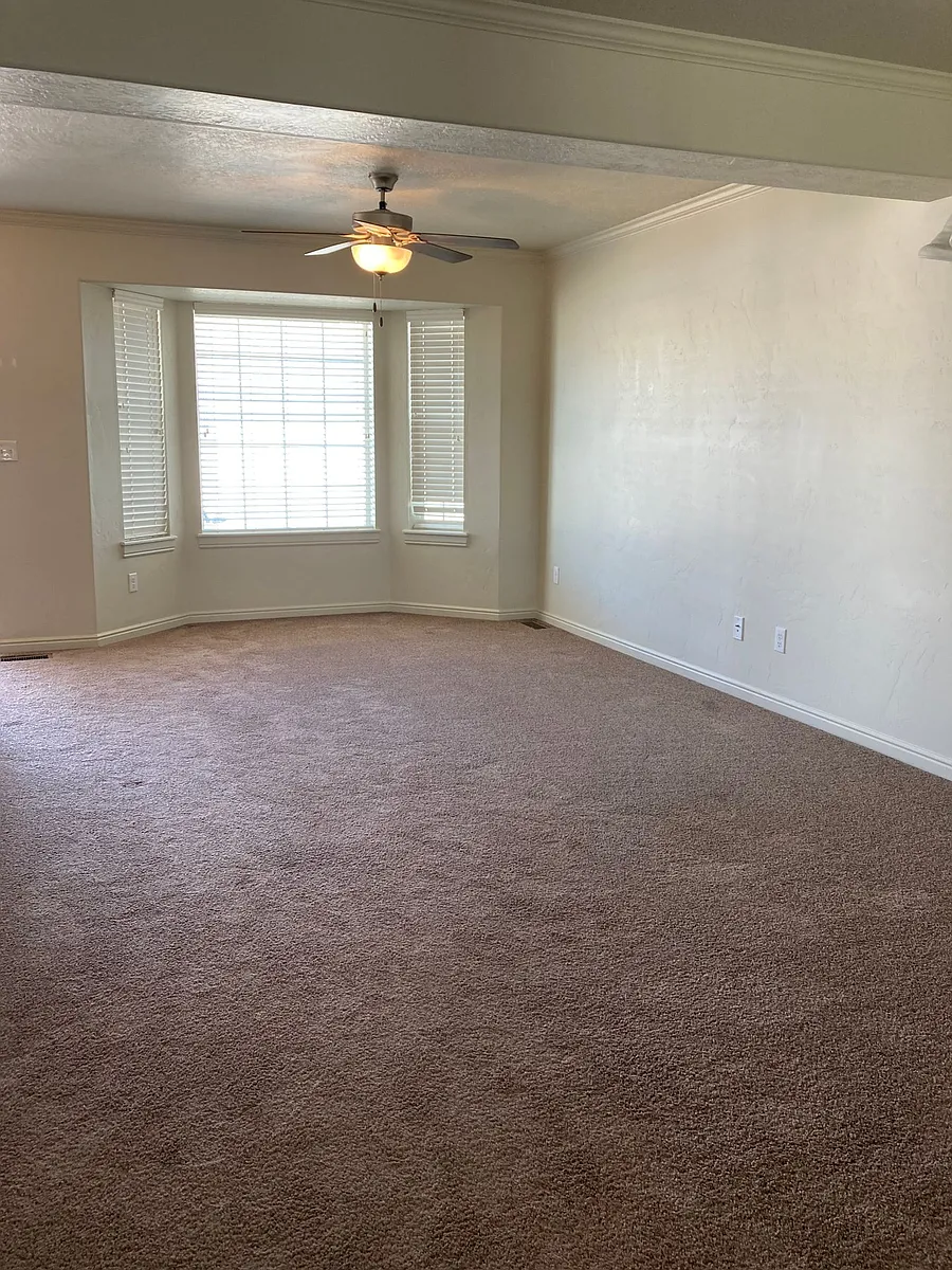 Building Photo - 1654 E 450 N