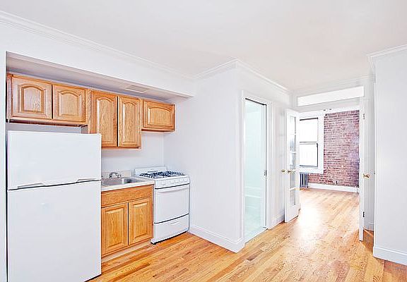 4th image of 13 Essex St APT 23
