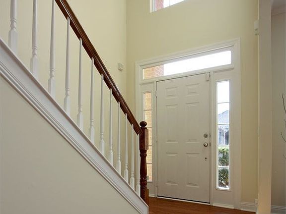 Stunning 2-story entry