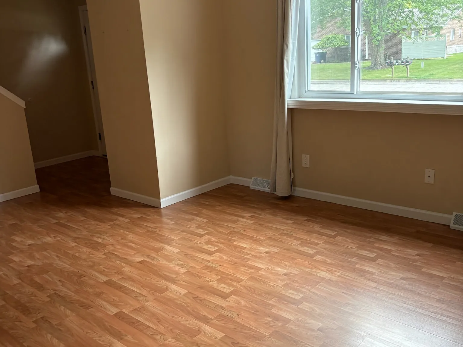 2 bed, 1100 sqft, $1,400 — Photo 2