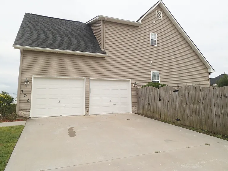 302 Savannah Dr — Photo 37