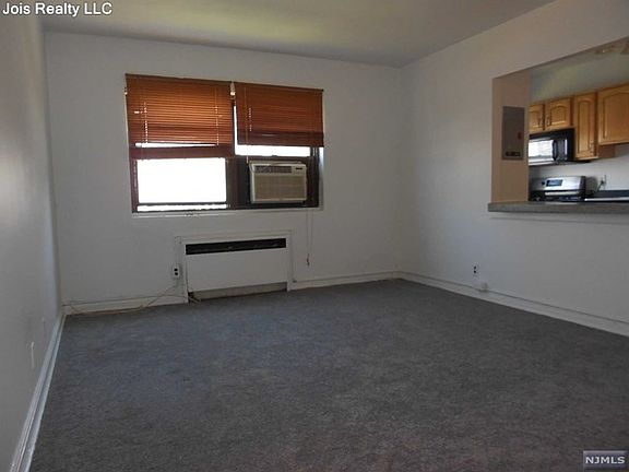 3rd image of 500 Linwood Dr APT 3G