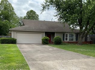 2725 W Highland Cir, Rogers, AR 72756
