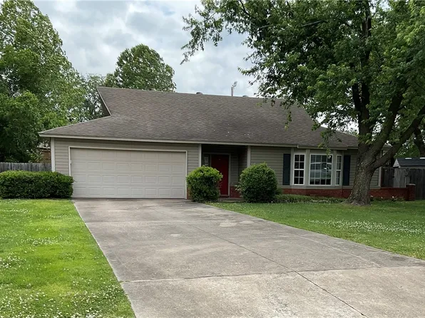2725 W Highland Cir, Rogers, AR 72756