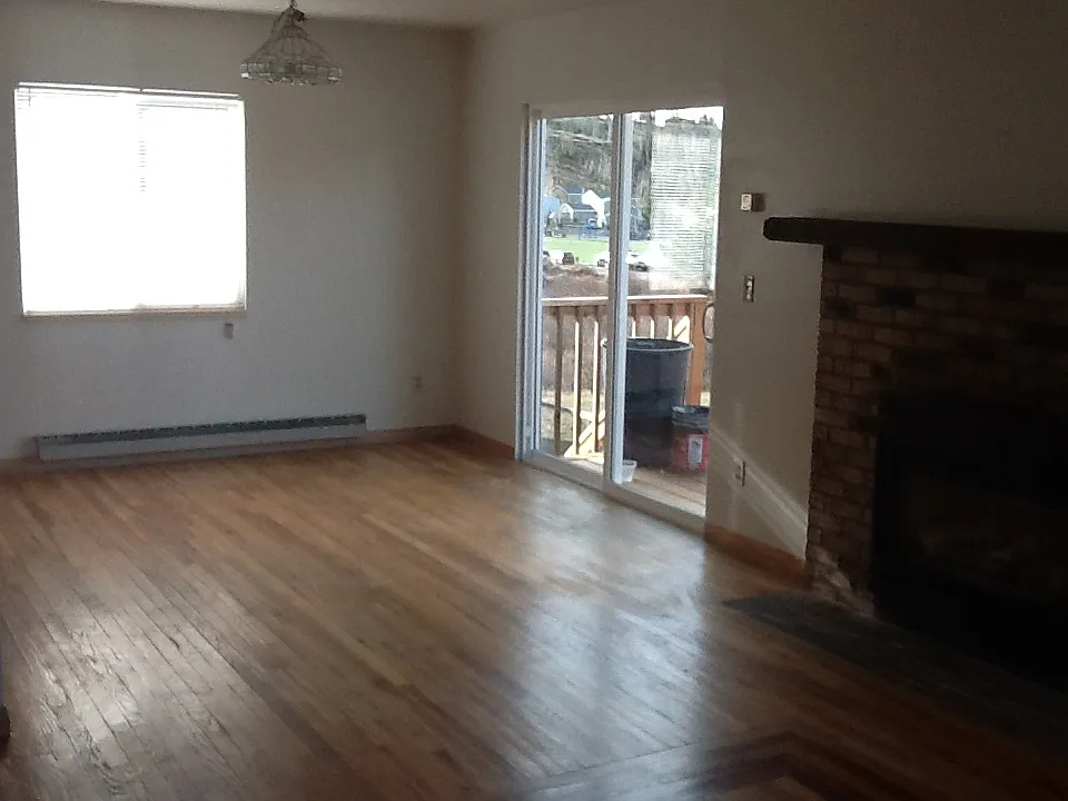 4 bed, 1619 sqft, $4,200 — Photo 2