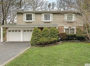 21 Canterbury Dr, Coram, NY 11727